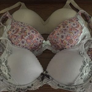 Bundle of Victoria’s Secret bras